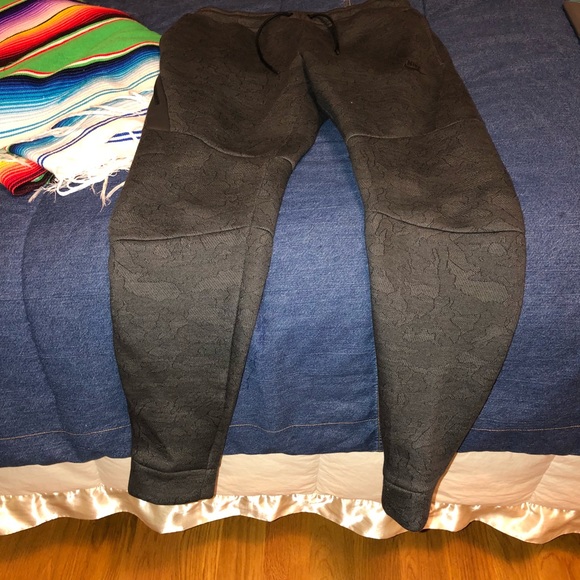 Nike Tech Fleece Camo Joggers - Small - Picture 3 of 6